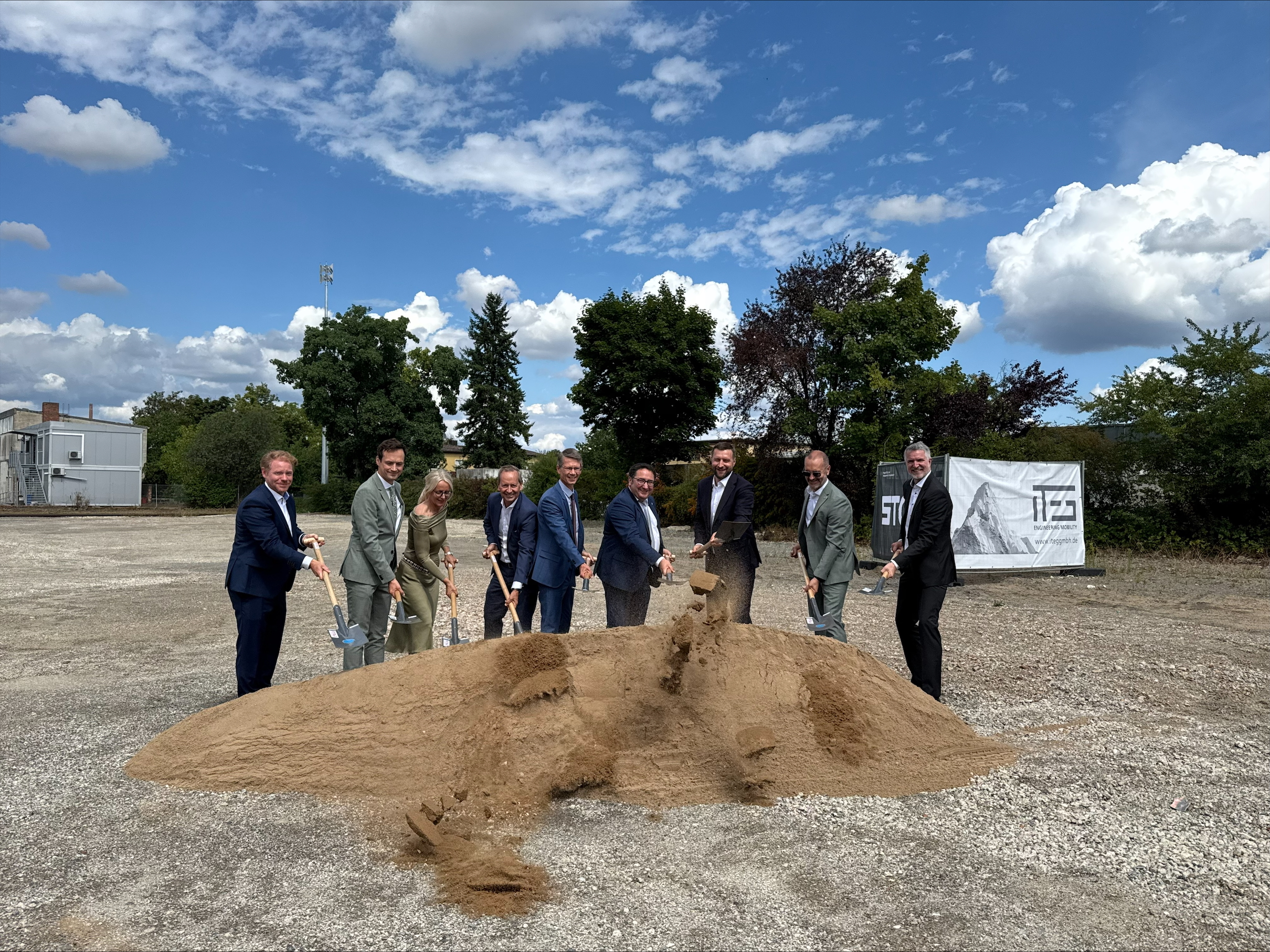 Gruppenfoto Spatenstich Wasserstoff-Tankstelle Schweinfurt